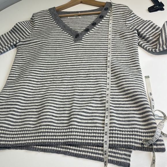 ANTHROPOLOGIE Serena Gray Stripe V Neck Pullover Sweater - Picture 8 of 9